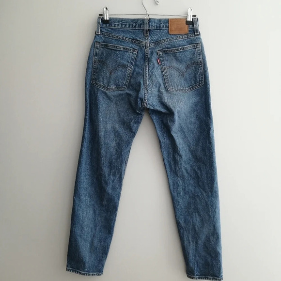 Levi's Premium Wedgie Jeans in These Dreams Medium Wash High Rise Ankle 26 (2) - Picture 4 of 16